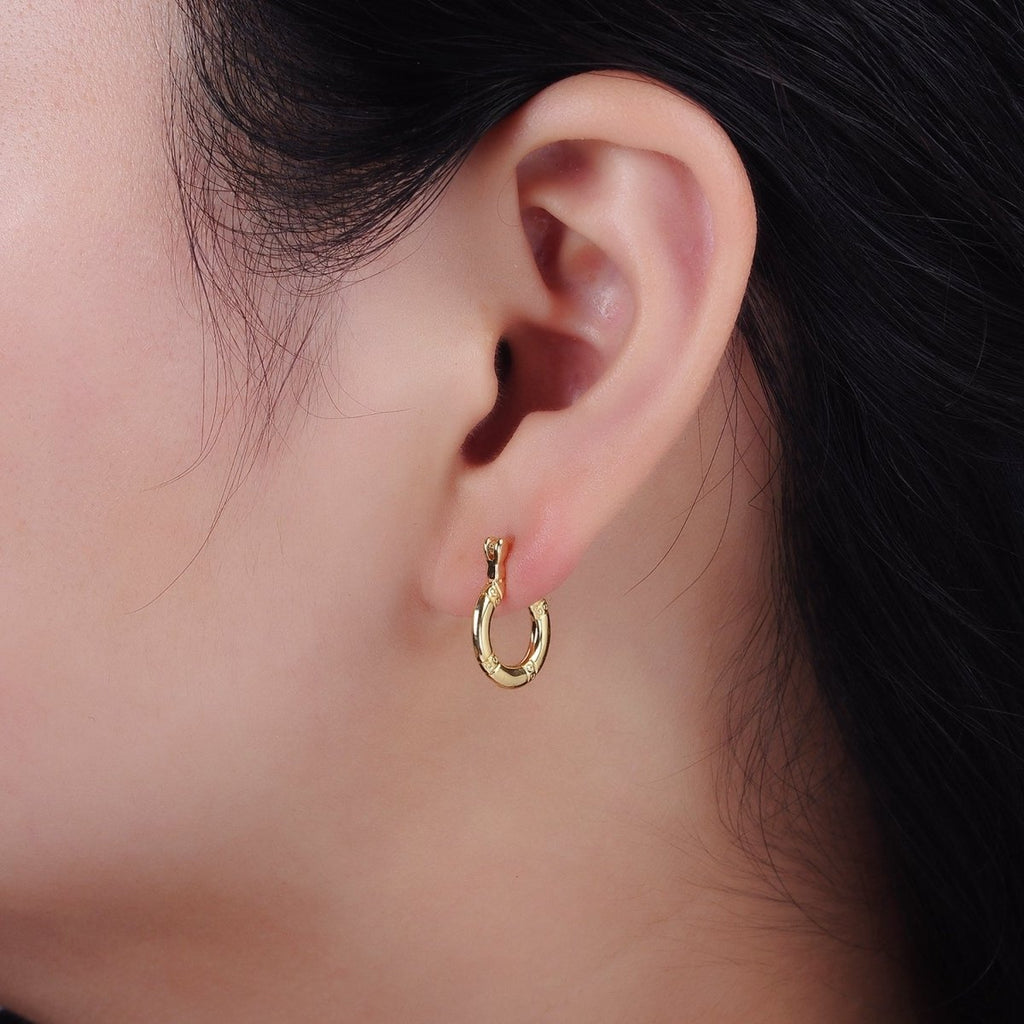 14K Gold plated 15mm Dotted Lined Round French Lock Latch Hoop Earrings | AE967 - DLUXCA