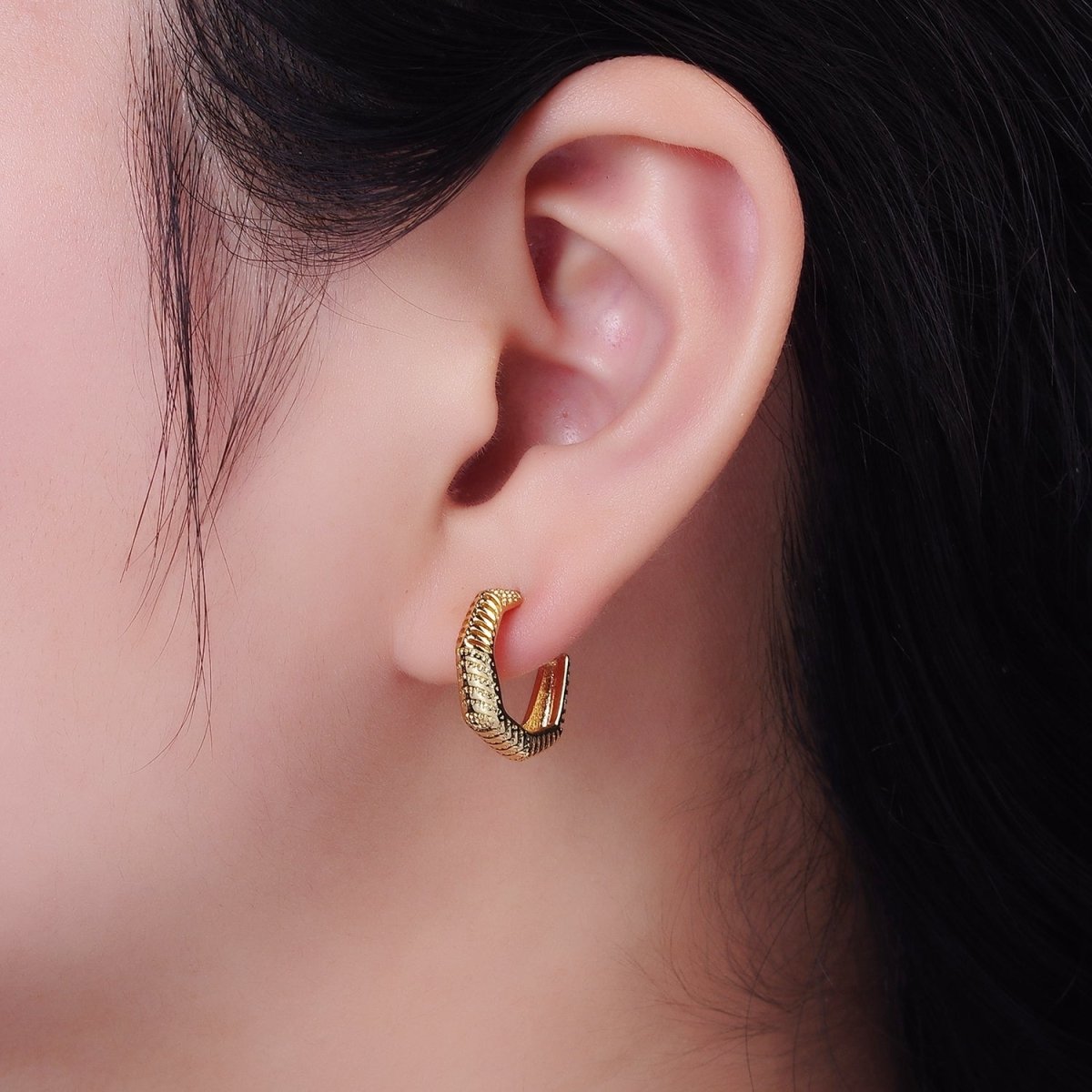 14K Gold plated 18mm Open Textured Geometric C-Shaped Hoop Earrings | AB1117 - DLUXCA