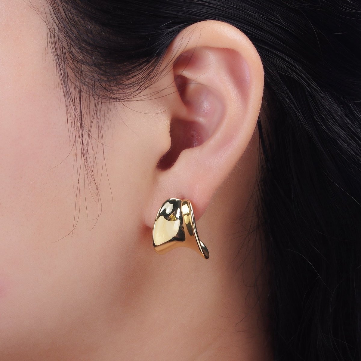 14K Gold plated 19mm Curved Wide Band Geometric C-Shaped Hoop Earrings | AE949 - DLUXCA