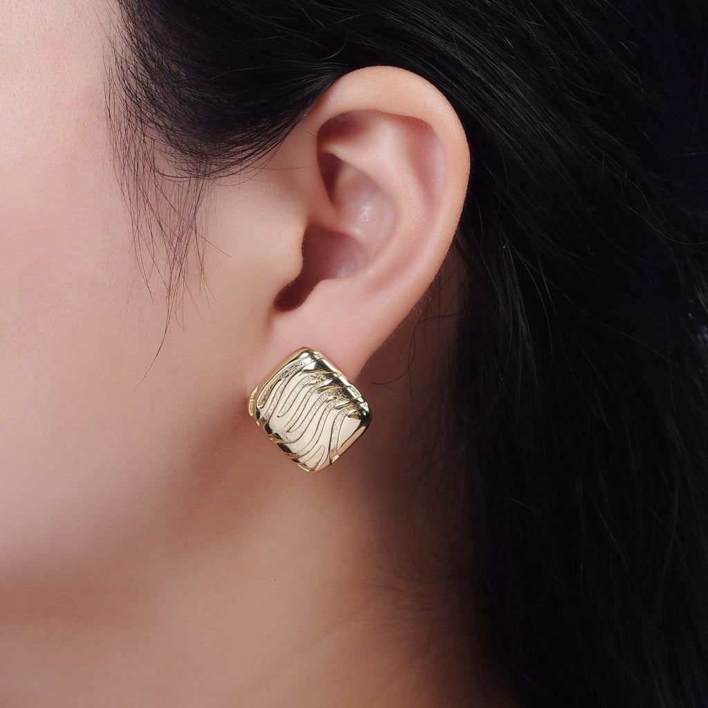 14K Gold plated 20mm Curved Lined Textured Square Stud Earrings | AE341 - DLUXCA