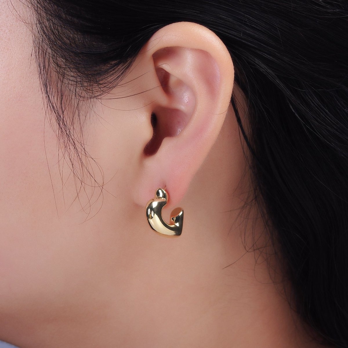 14K Gold plated 20mm Heart Minimalist C-Shaped Hoop Earrings | AE174