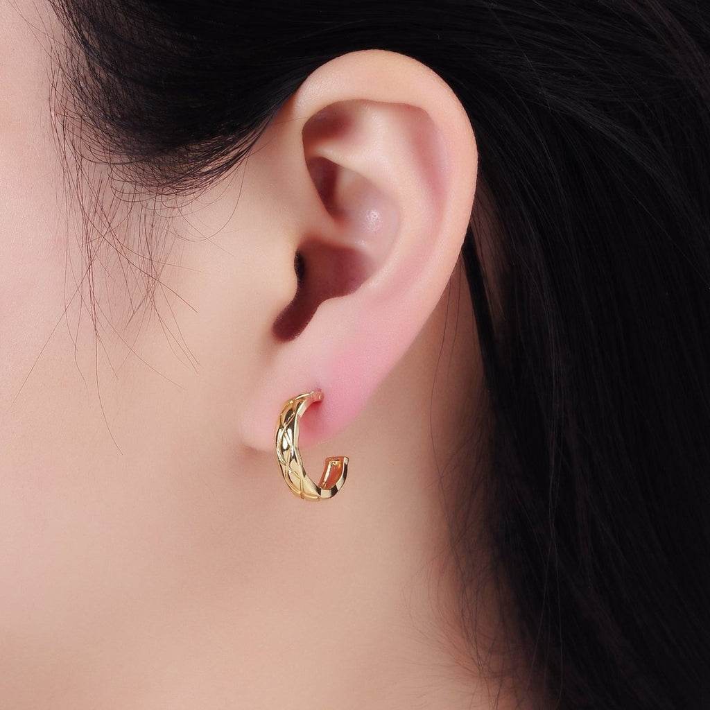 14K Gold plated 20mm Quilted C-Shaped Hoop Earrings in Gold & Silver | AB1334 AB1335