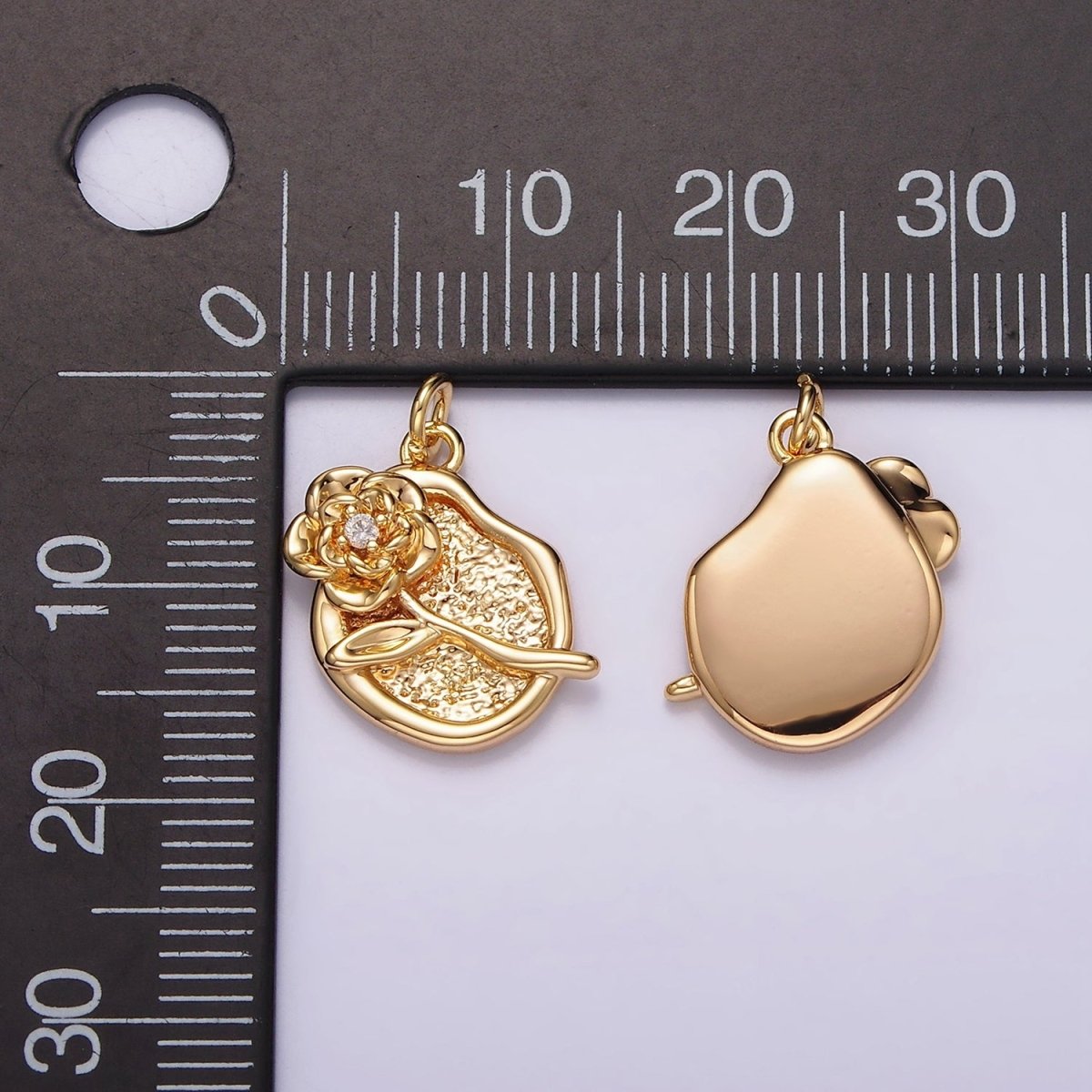 14K Gold plated Daisy Flower Abstract Hammered Stamped Charm | AG423 - DLUXCA