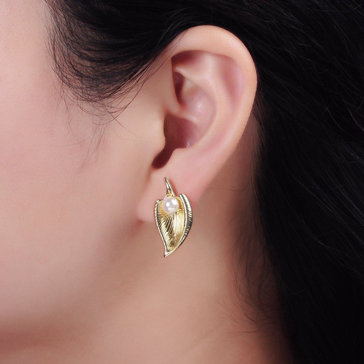 14K Gold plated Pearl Curved Line-Textured Teardrop Dome Stud Earrings Set | AE955 - DLUXCA
