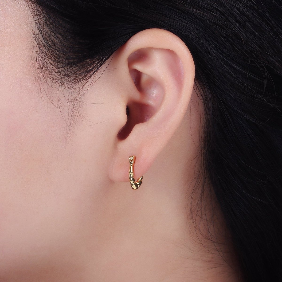 14K Gold plated Quilted Puffed U-Shaped French Lock Latch Hoop Earrings | AE980 - DLUXCA