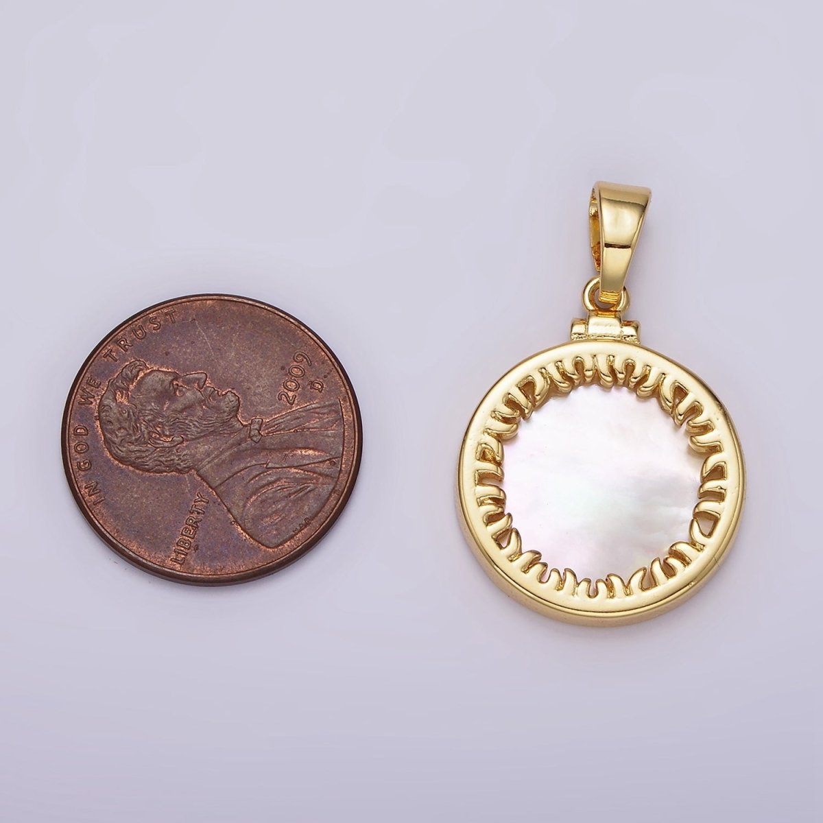 14K Gold plated Shell Pearl Ray Bezel Pendant | AH033 - DLUXCA