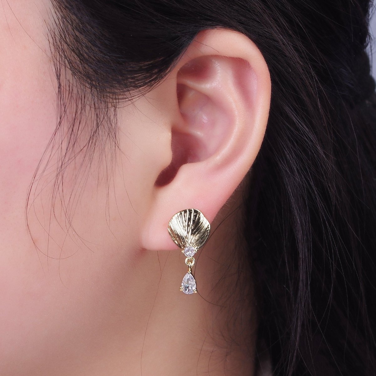 14K Gold plated Teardrop CZ Clam Shell Drop Stud Earrings | P483 - DLUXCA