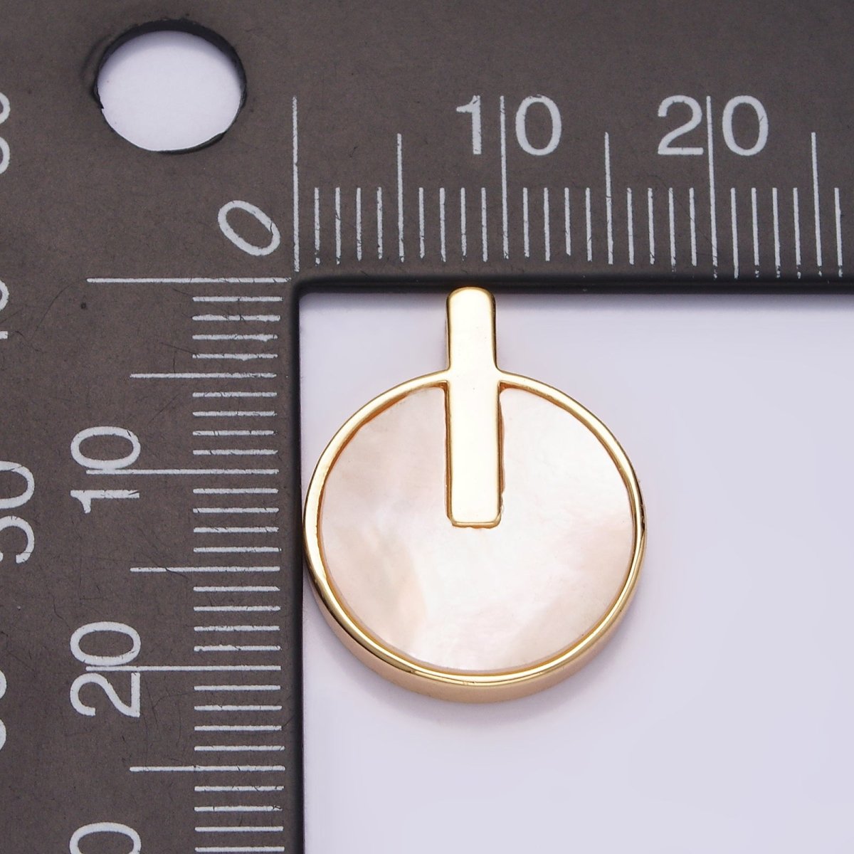 16K Gold plated 20.5mm Bar Lined Shell Pearl Round Minimalist Bezel Pendant | AA679 - DLUXCA
