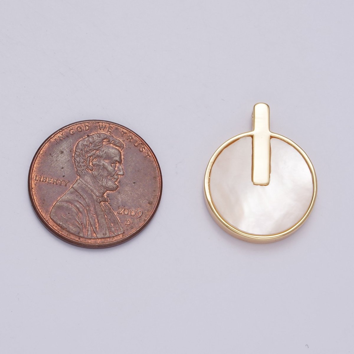 16K Gold plated 20.5mm Bar Lined Shell Pearl Round Minimalist Bezel Pendant | AA679 - DLUXCA