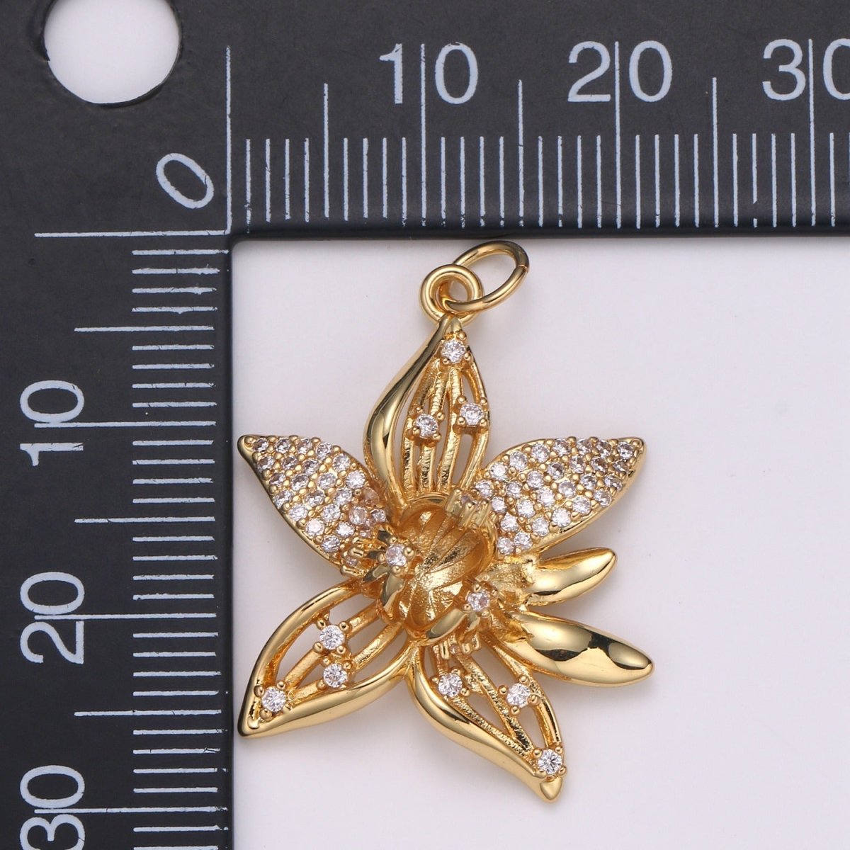 18K Gold plated Crystal Flower Charm E-207 - DLUXCA