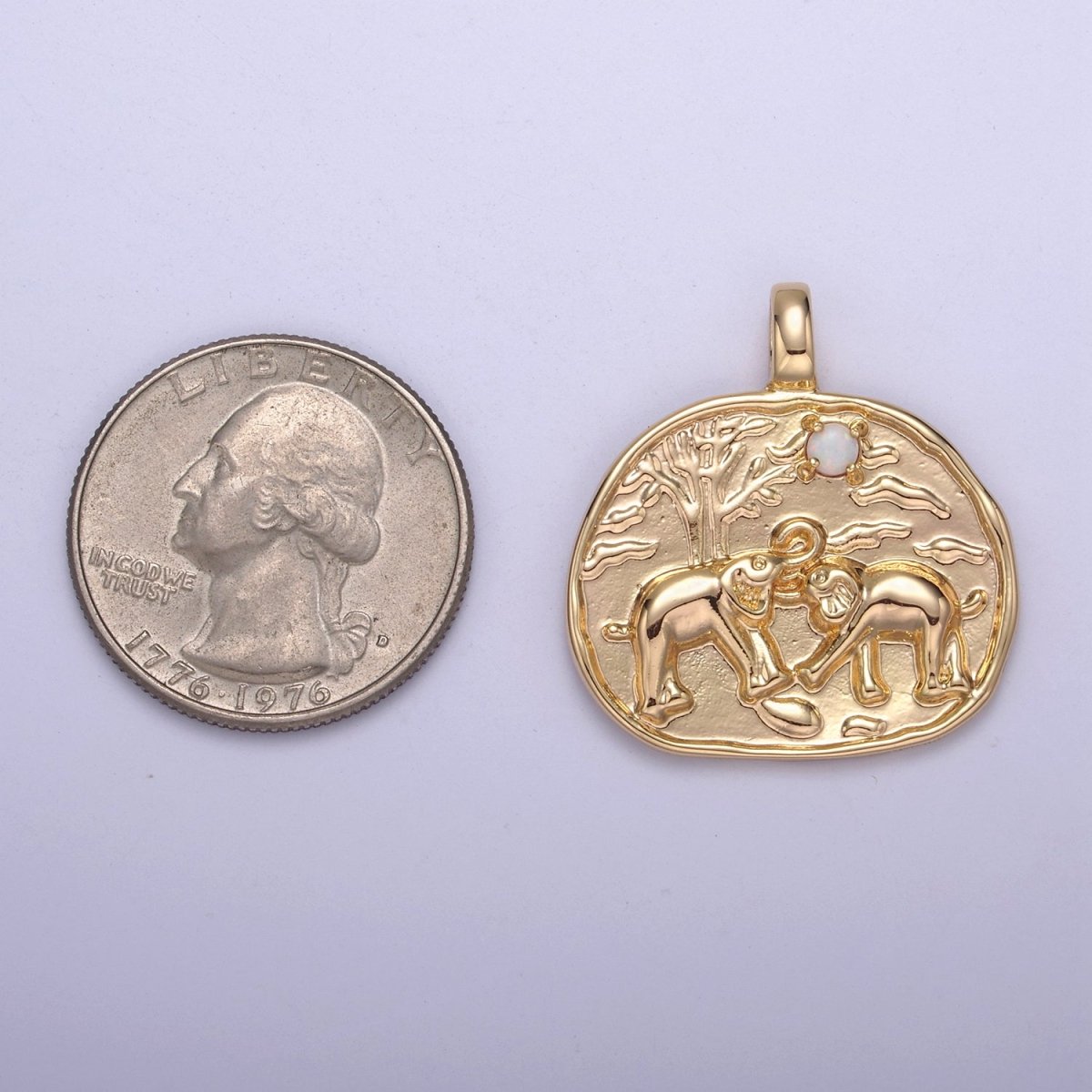 18k Gold plated Elephant Wild Animal Safari Zoo Medallion Pendant H-418 - DLUXCA