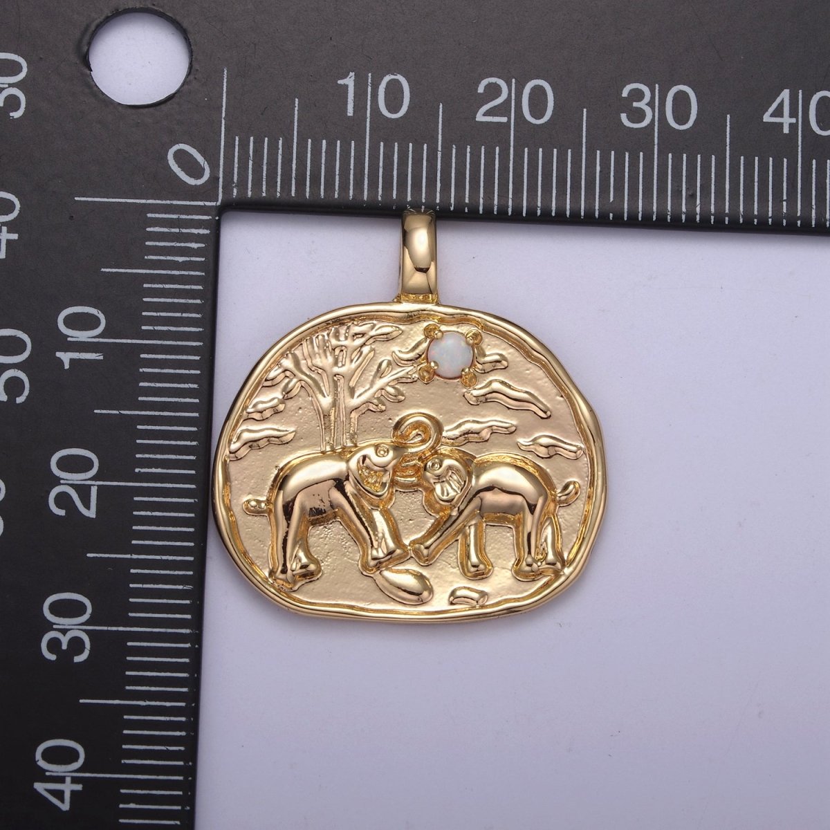 18k Gold plated Elephant Wild Animal Safari Zoo Medallion Pendant H-418 - DLUXCA