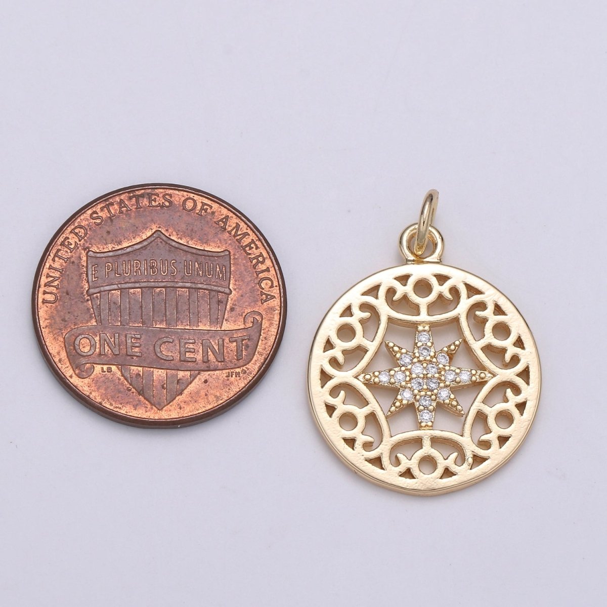 18K Gold plated Star Circle Charm E-094 - DLUXCA