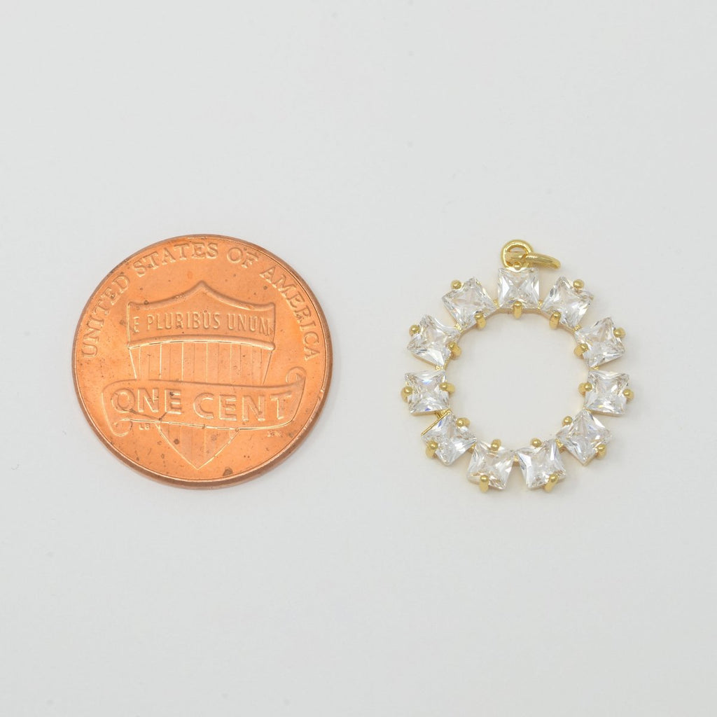 18K Gold plated Wreath Crystal Round Charm M-385 - DLUXCA
