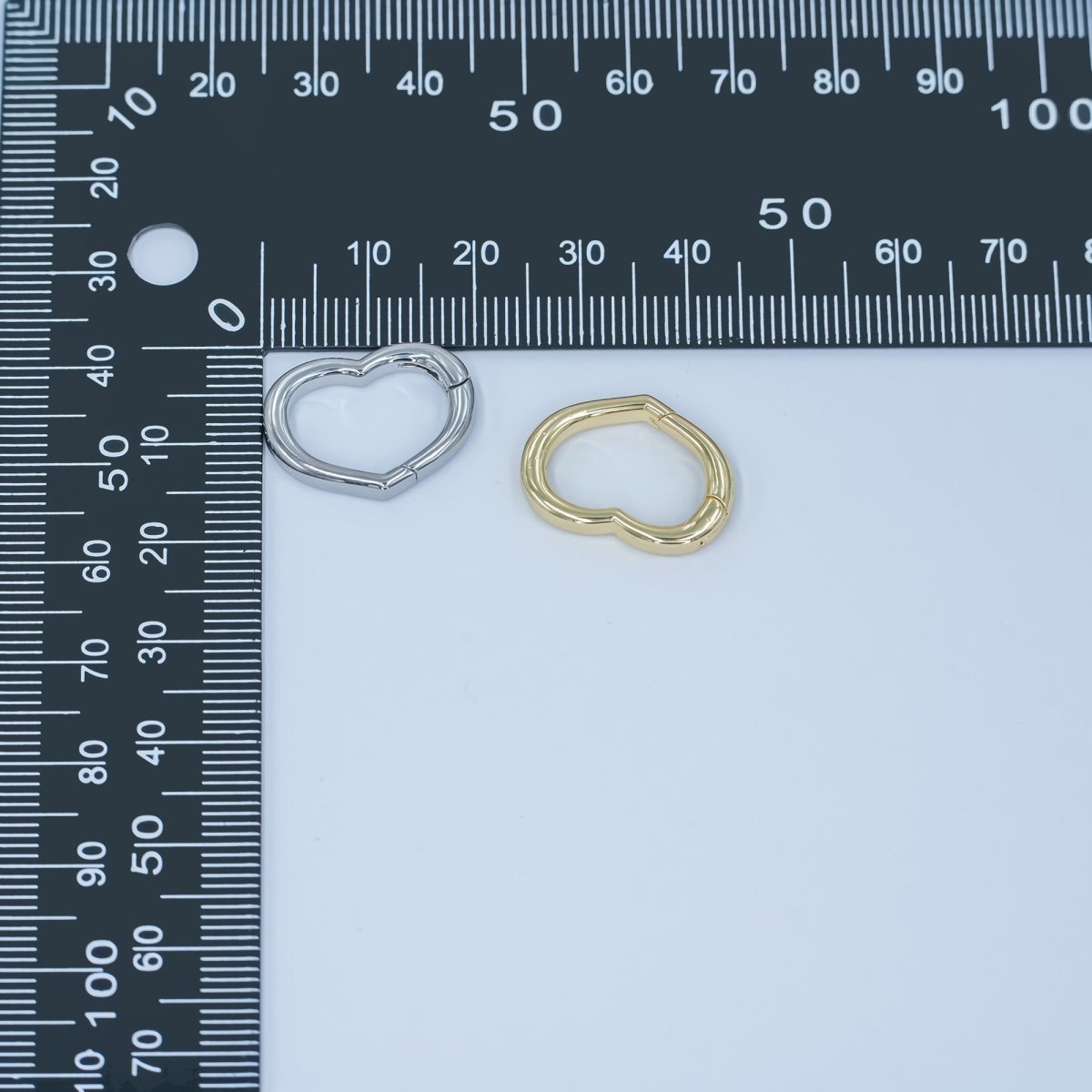 24K Gold plated 14.8mm Minimalist Heart Push Gate Finding in Gold & Silver | Z1136 - DLUXCA