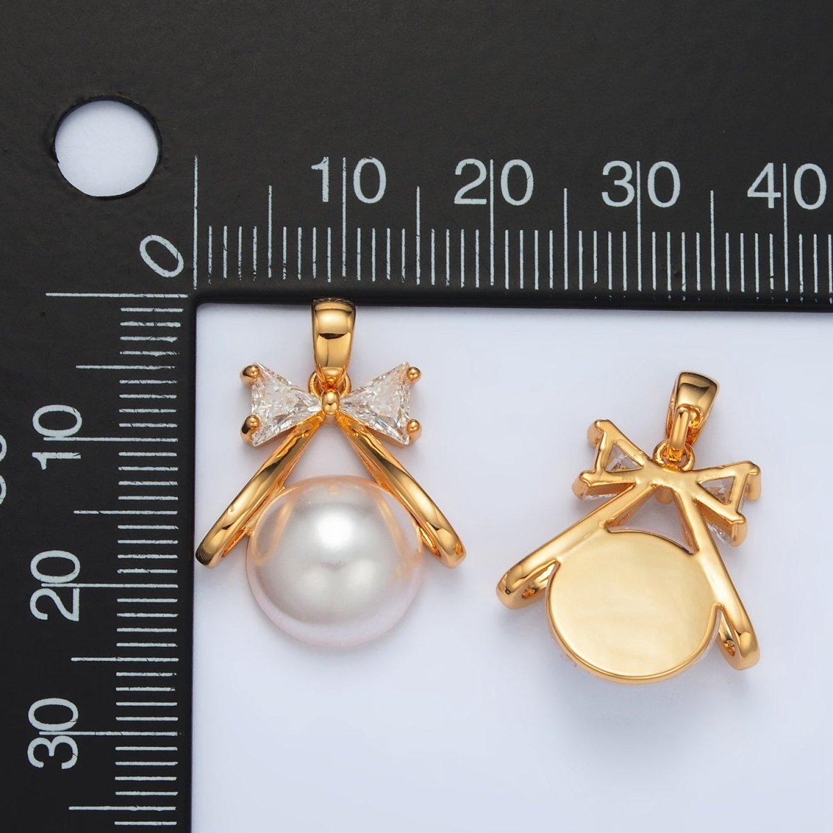 24K Gold plated 19mm Ribbon Bow CZ Shell Pearl Pendant | AA1409 - DLUXCA