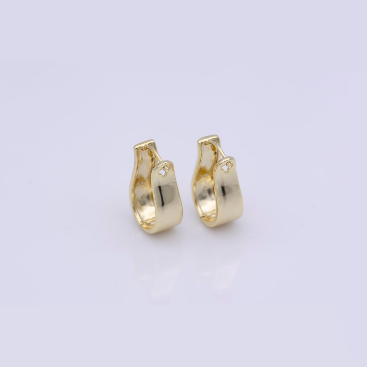 24K Gold plated 23mm Curved Hoop Earrings | V451 - DLUXCA