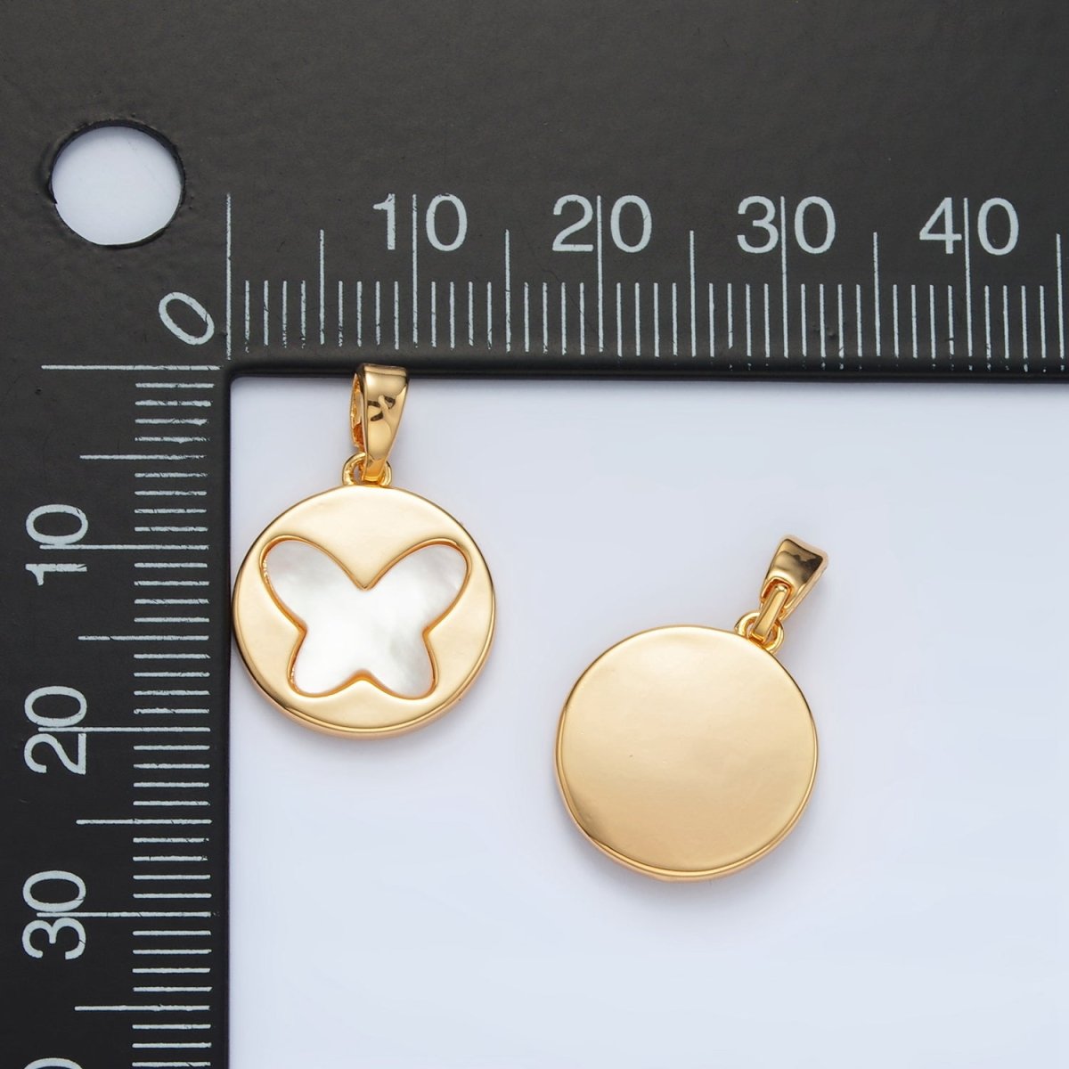 24K Gold plated Butterfly Shell Pearl Round Pendant - DLUXCA