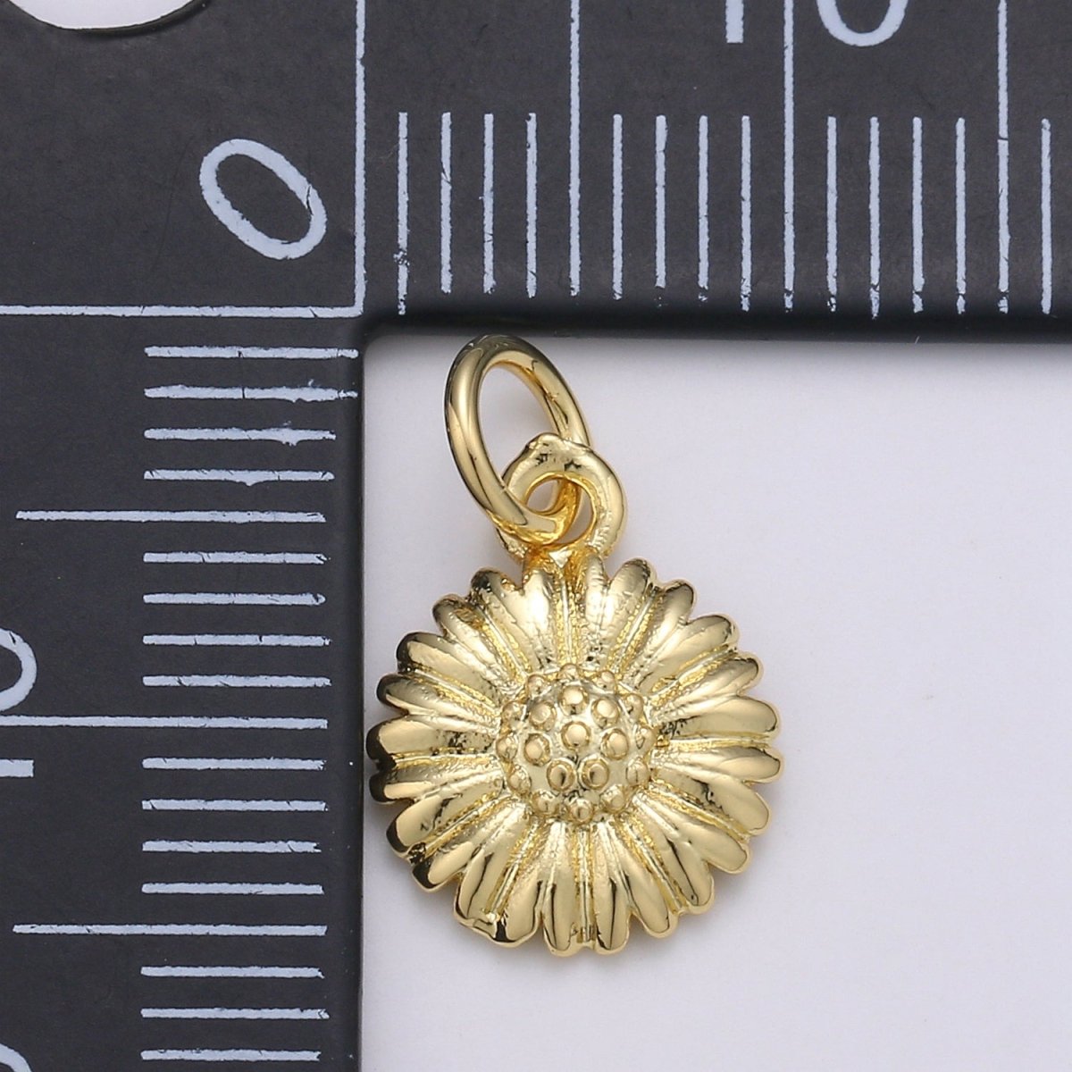24K Gold plated Daisy Flower Charm D-919 - DLUXCA