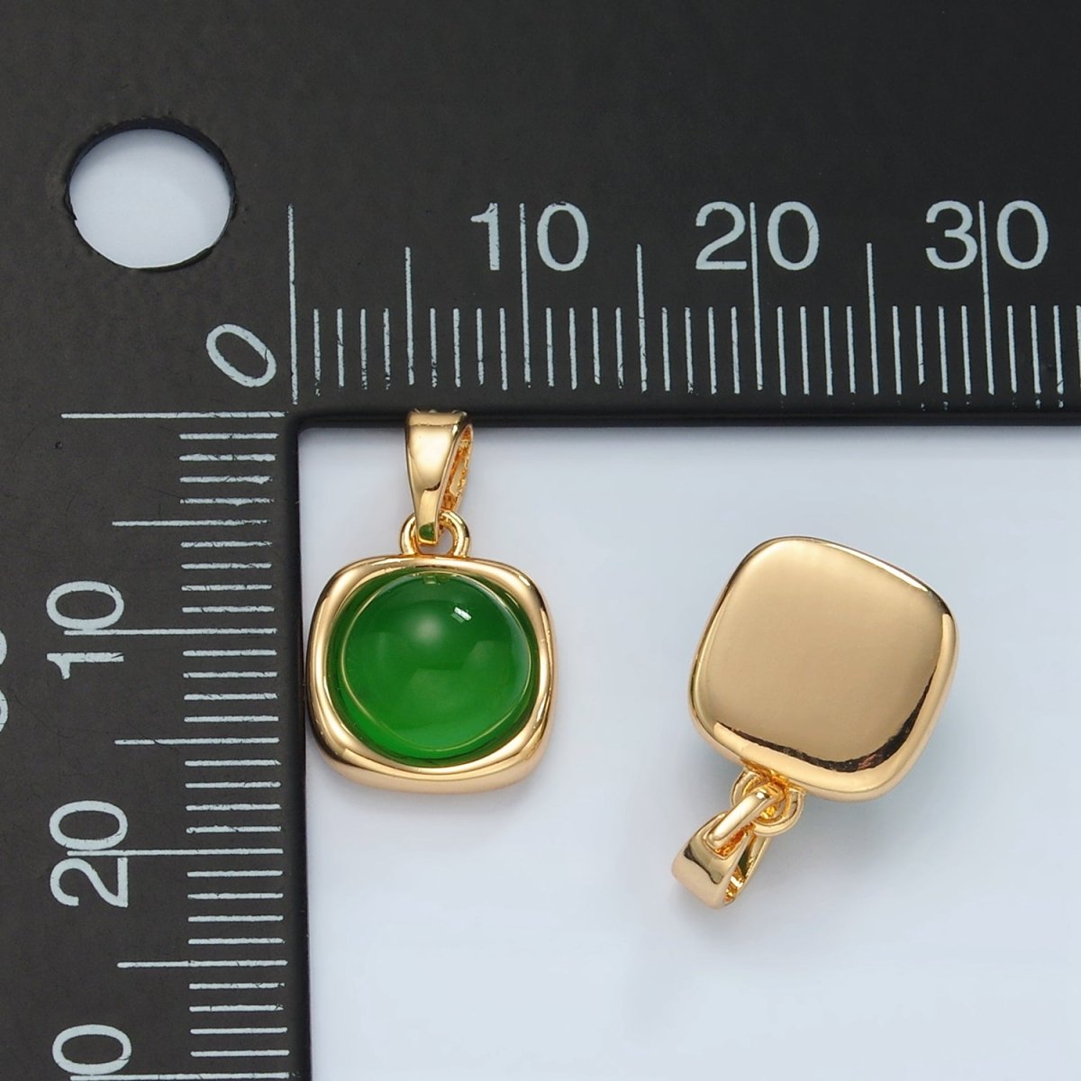 24K Gold plated Green Aventurine Round Molten Bezel Pendant | H891 - DLUXCA