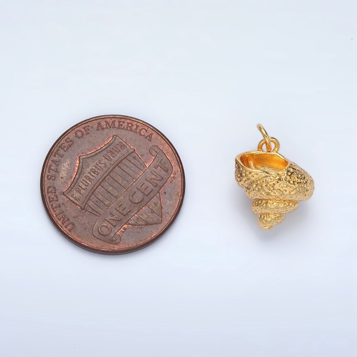 24K Gold plated Hammered Textured Clam Sea Shell Charm | AC150 - DLUXCA