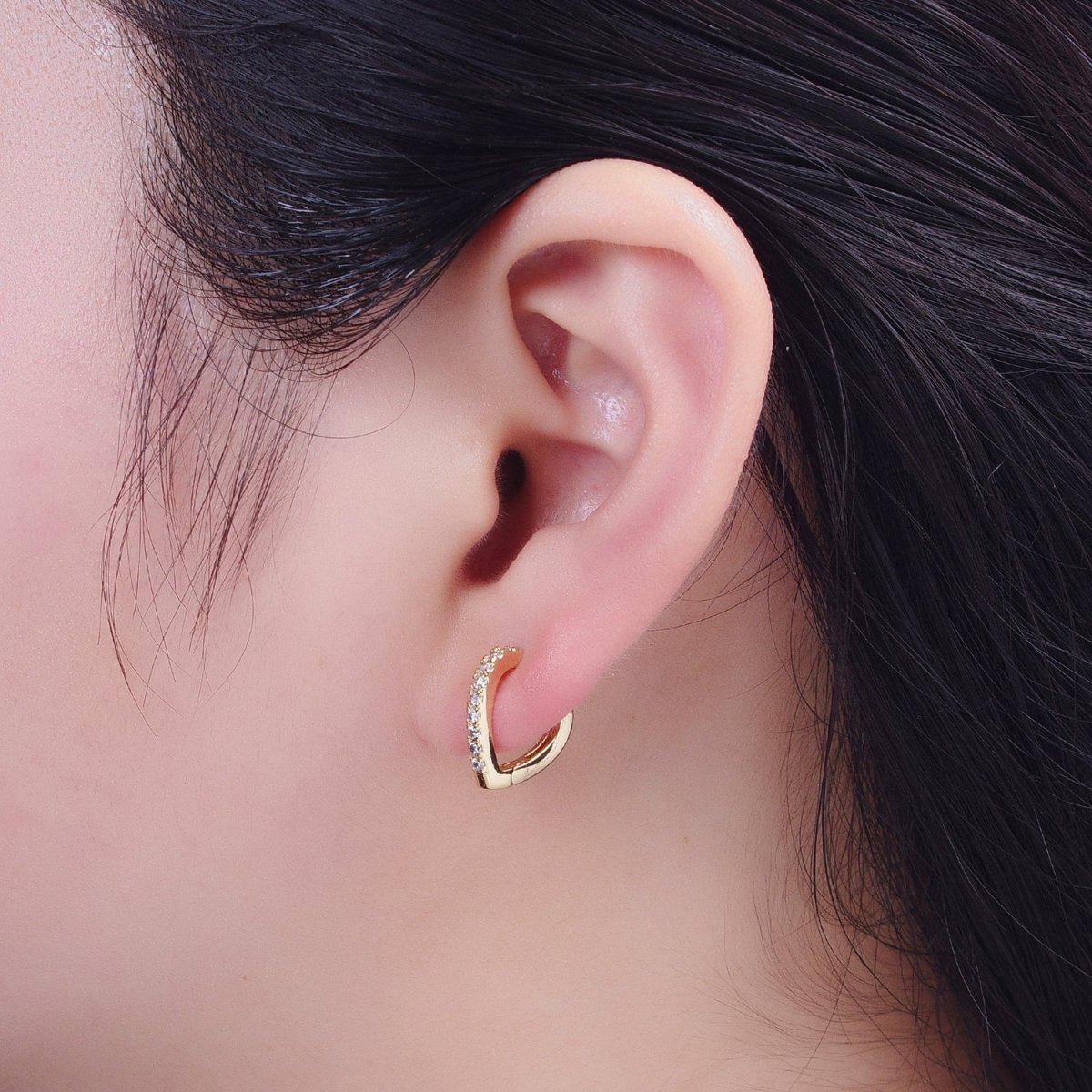 24K Gold plated Micro Pave Cubic Zirconia Teardrop Triangle Huggie Hoop Earrings T-103