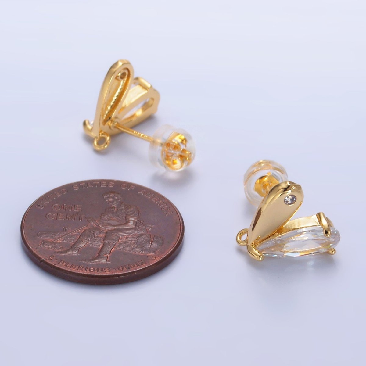 24K Gold plated Mini Clear CZ Heart Stud Earrings | Z1067 - DLUXCA