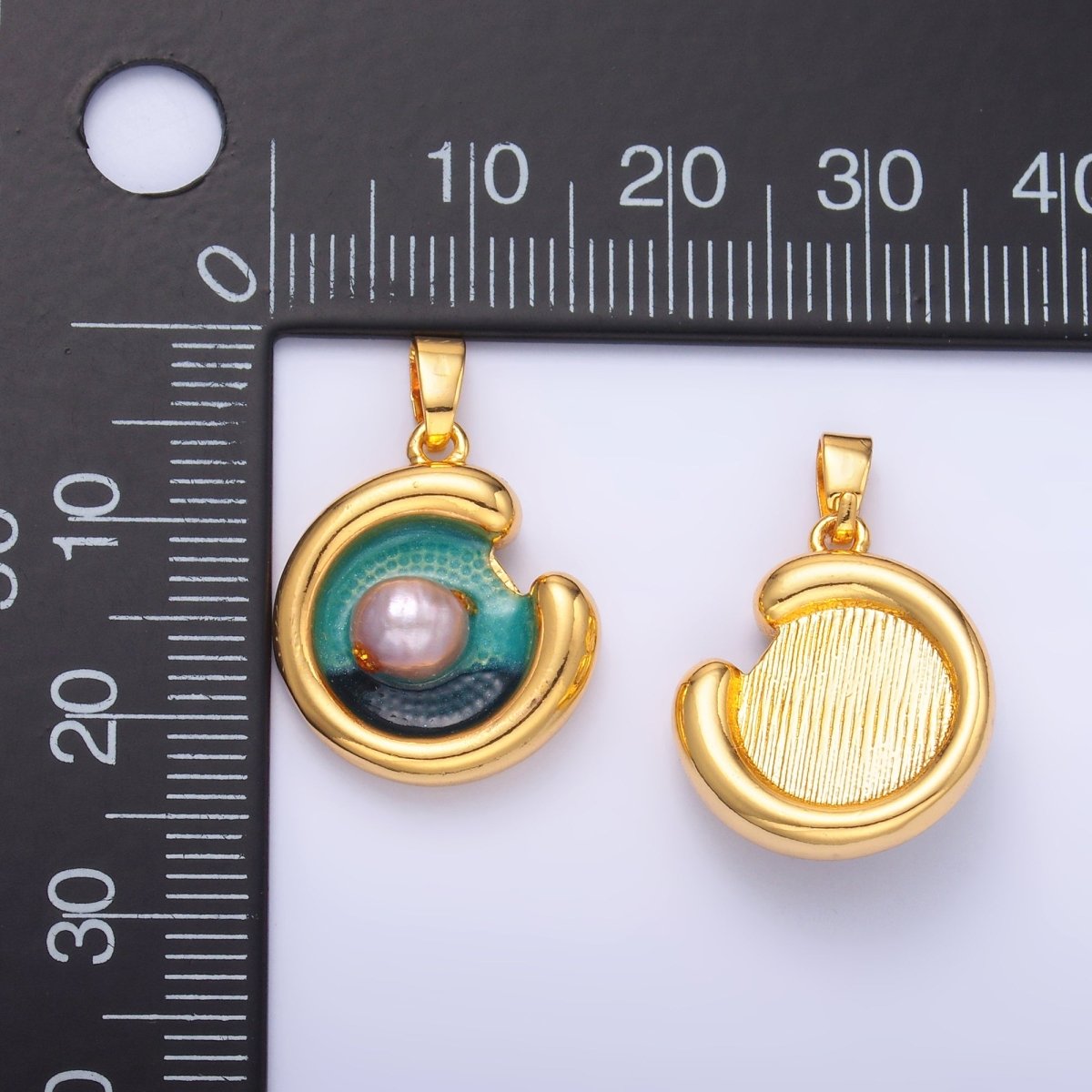 24K Gold plated Sea Freshwater Pearl Curved Molten Pendant | AA1461 