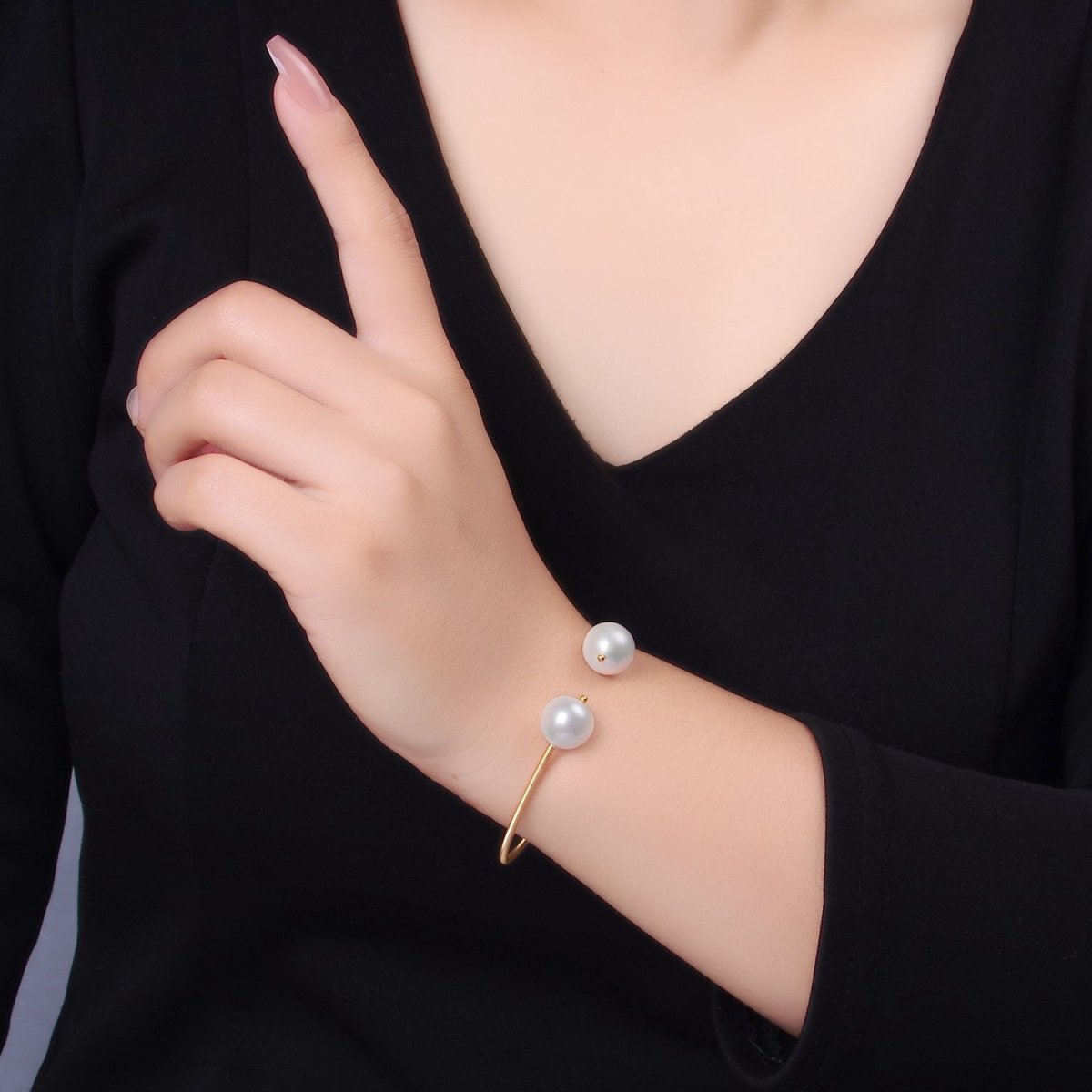 24K Gold plated Shell Pearl Ribbed Spring Cuff Bracelet | WA - 2715 
