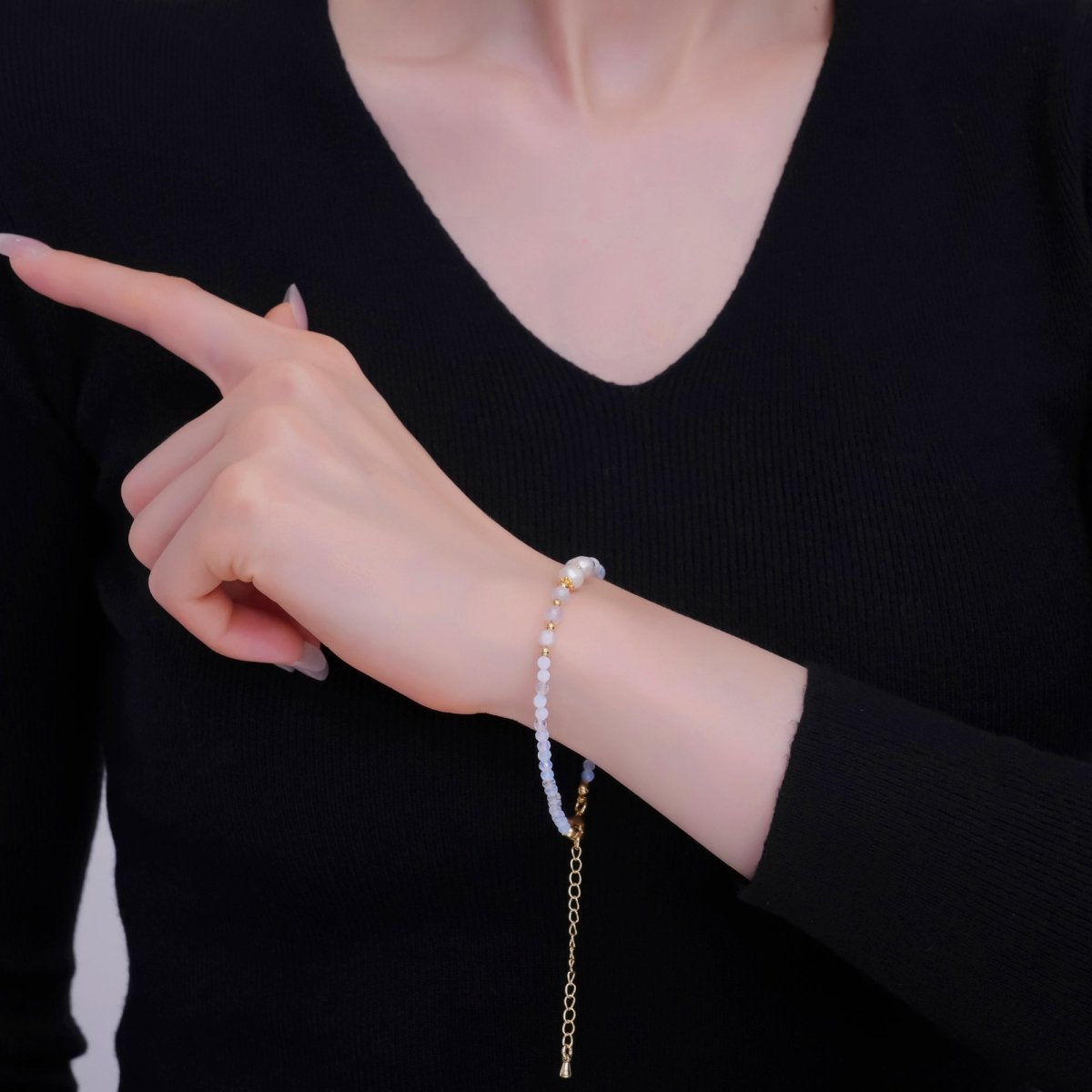 24K Gold plated Shell Pearl White Crystal Gemstone 7.5 Inch Bracelet | WA - 2891 