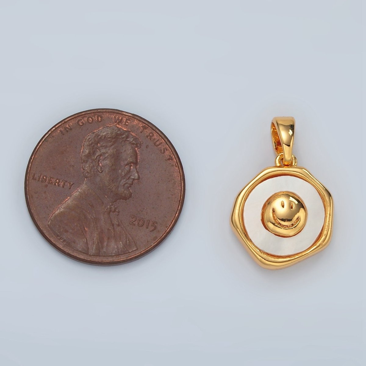 24K Gold plated Smiley Face Shell Pearl Bezel Pendant | H565 - DLUXCA