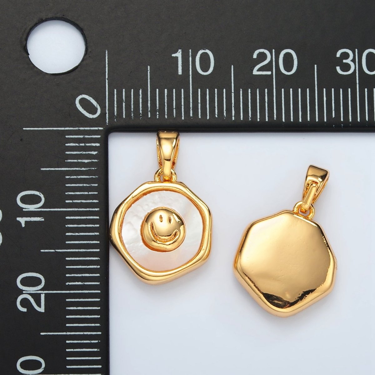 24K Gold plated Smiley Face Shell Pearl Bezel Pendant | H565 - DLUXCA