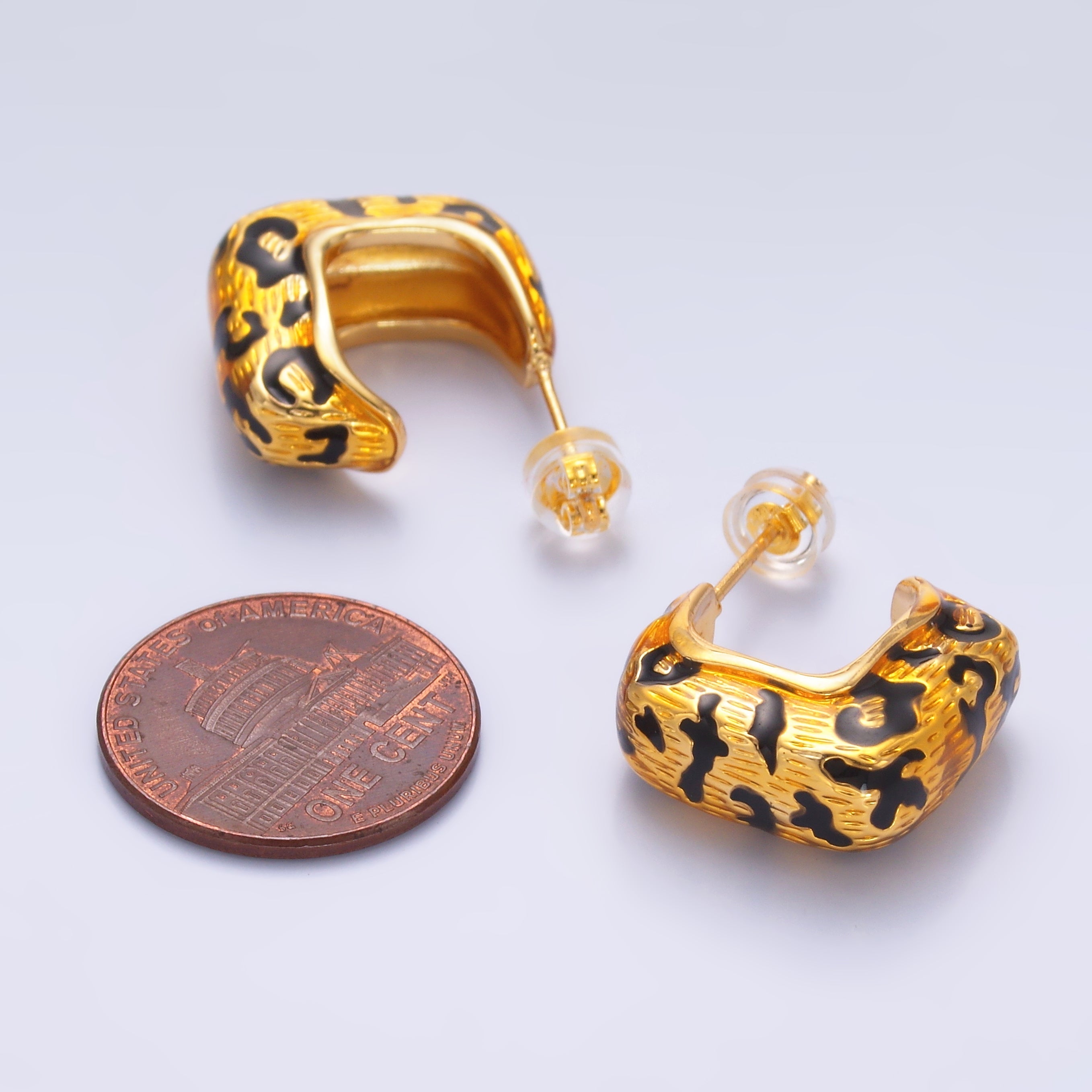 24K Gold plated Lined Cheetah Print J-Shaped Hoop Earrings | AB784