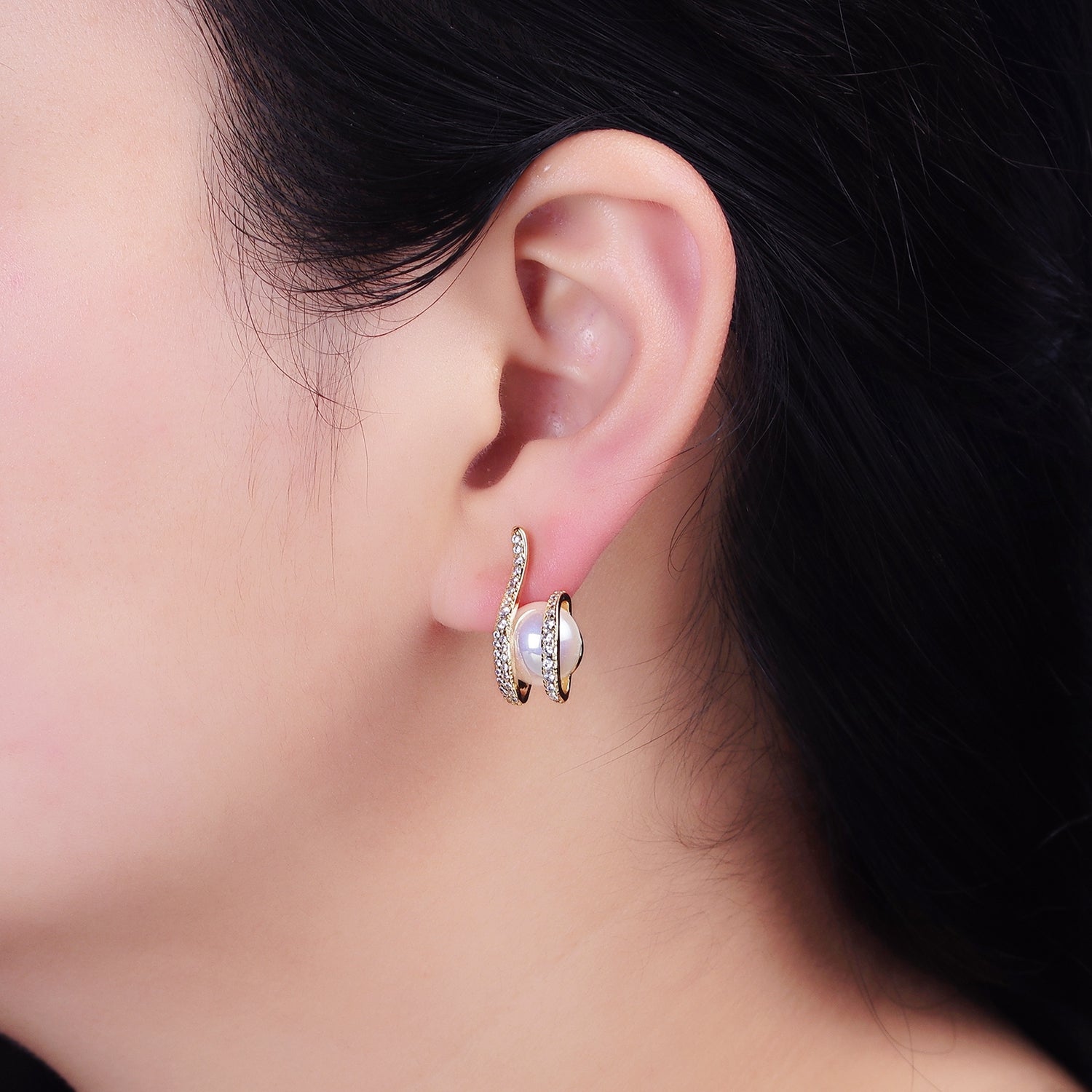 16K Gold plated 21.5mm Iridescent Shell Pearl Micro Paved CZ Claw Drop Stud Earrings in Gold & Silver | AD972 AD973