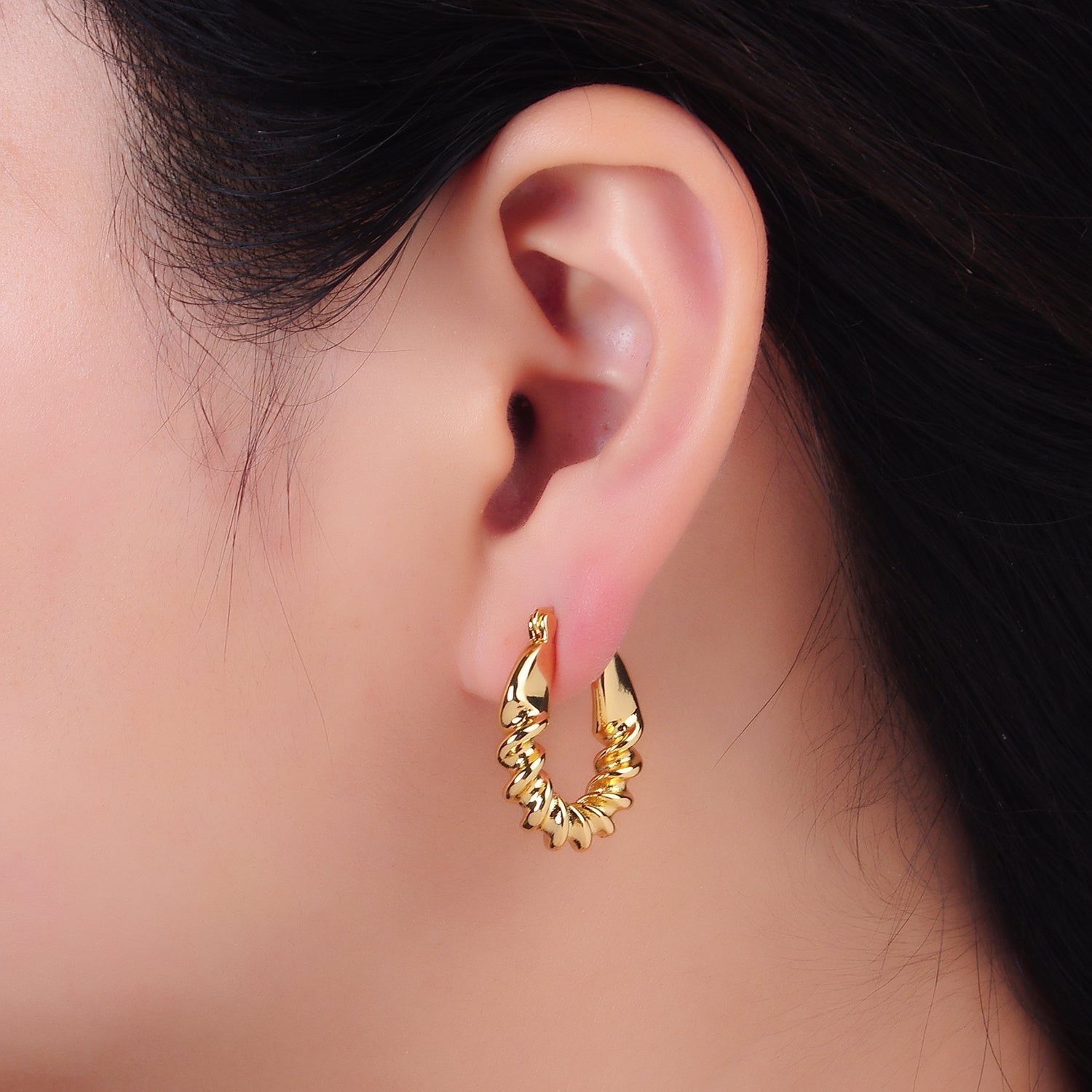 24K Gold plated 25mm Twisted Latch Hoop Earrings | AB686