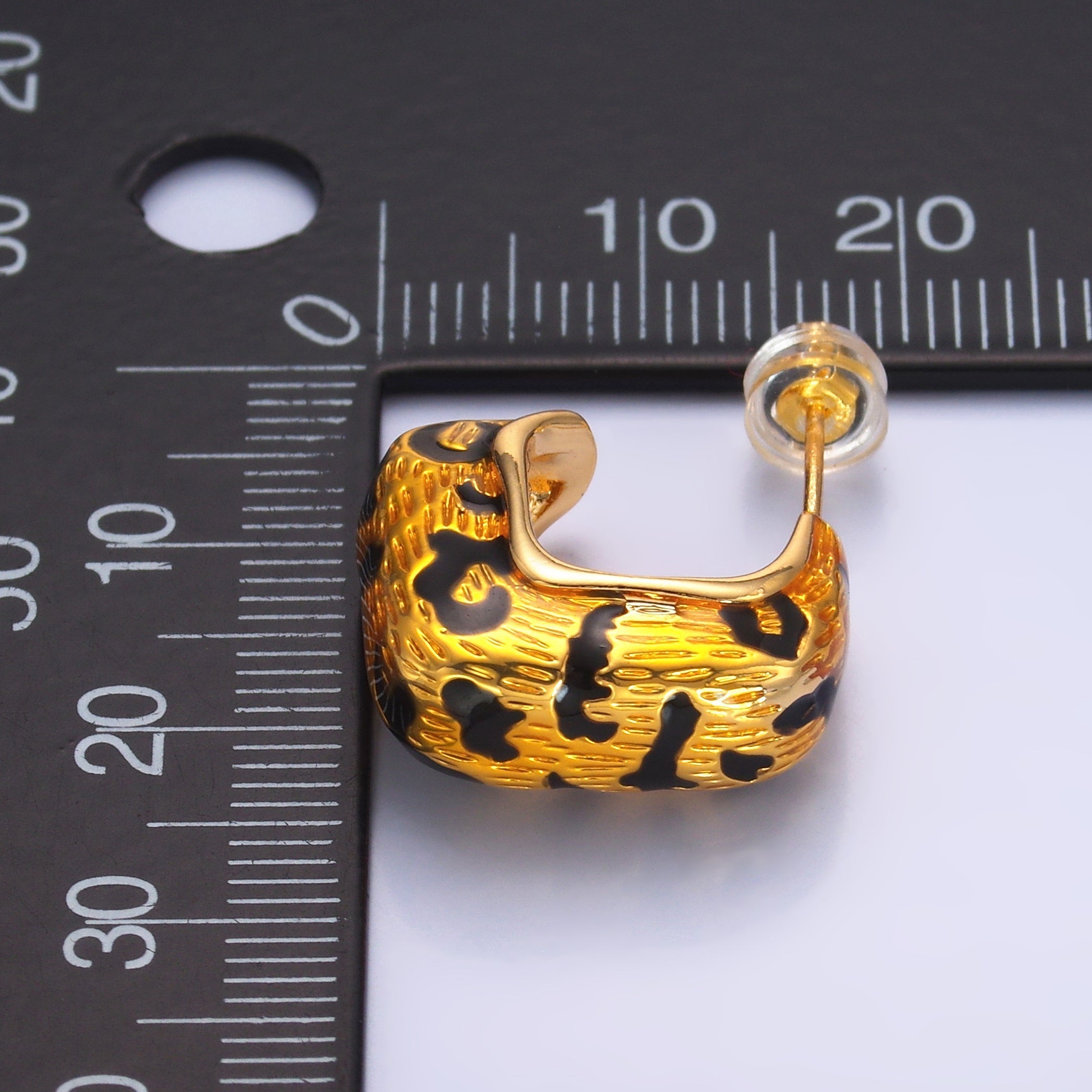 24K Gold plated Lined Cheetah Print J-Shaped Hoop Earrings | AB784