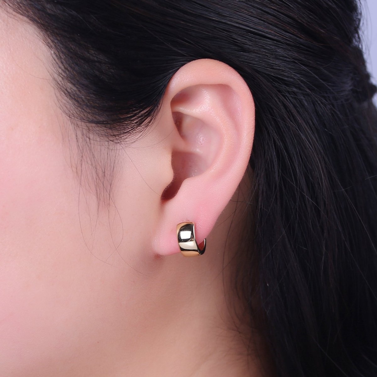 Chunky cartilage earrings in 14k Gold plated Thick conch piercing • Wide single gold upper lobe cartilage piercing V-156 - DLUXCA