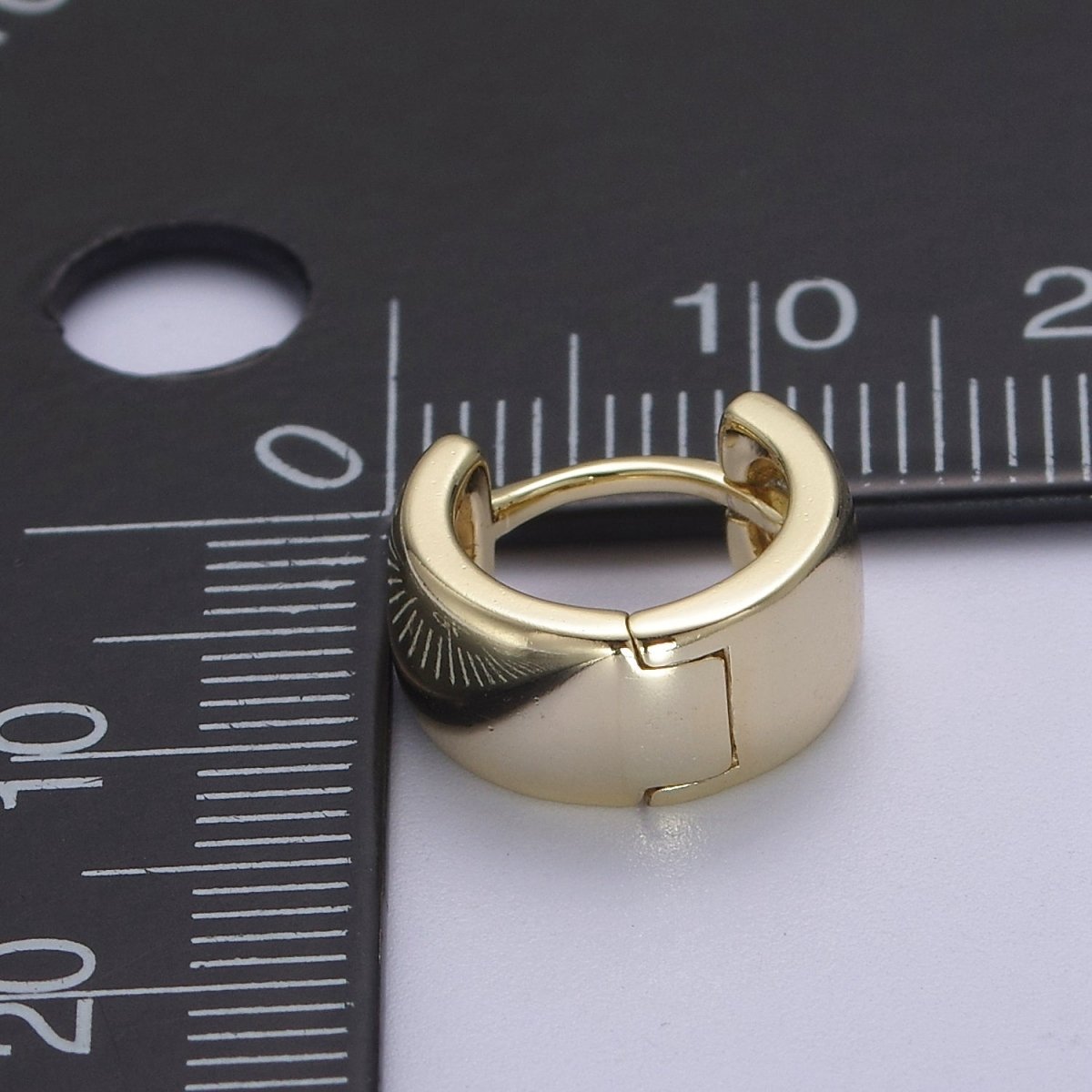 Chunky cartilage earrings in 14k Gold plated Thick conch piercing • Wide single gold upper lobe cartilage piercing V-156 - DLUXCA