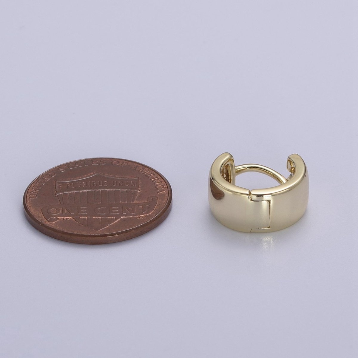 Chunky cartilage earrings in 14k Gold plated Thick conch piercing • Wide single gold upper lobe cartilage piercing V-156 - DLUXCA