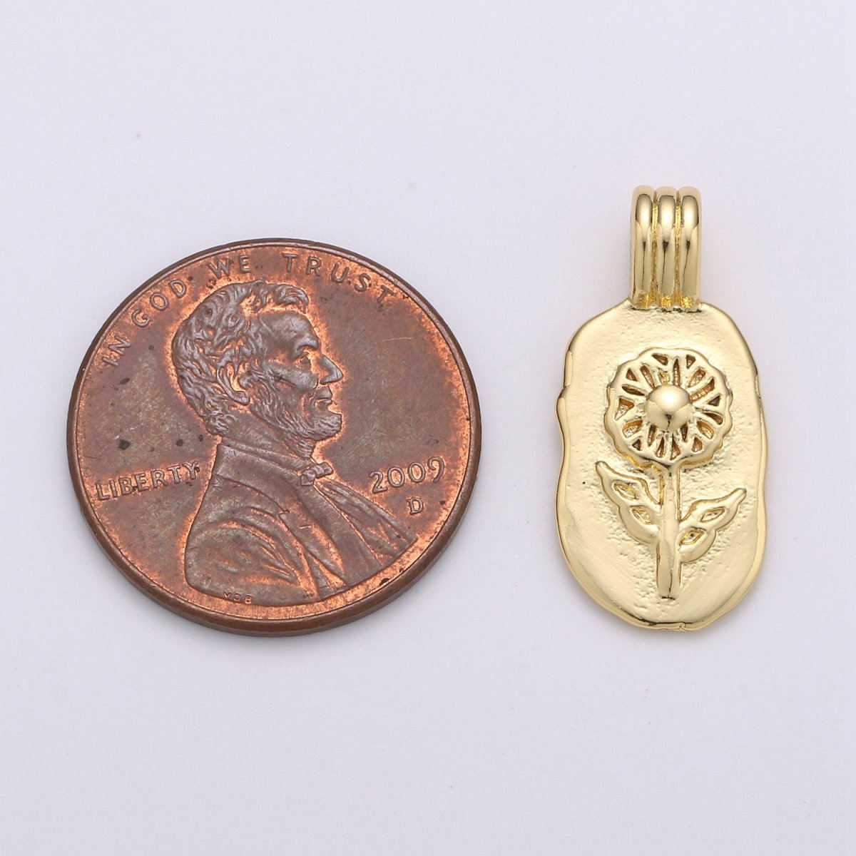 Dainty 14k Gold plated Daisy Charm - Gold Flower Pendant, Floral Garden Spring Summer Jewelry for Necklace Component Supply I-784 - DLUXCA