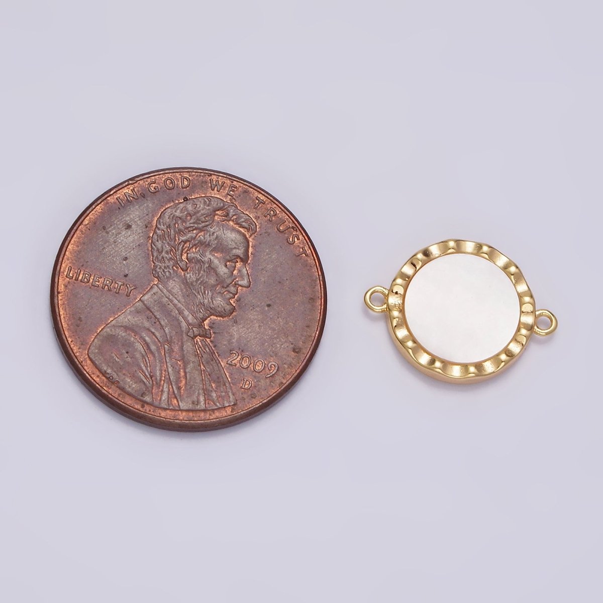 Gold plated 10mm Shell Pearl Hammered Round Connector G-705 - DLUXCA