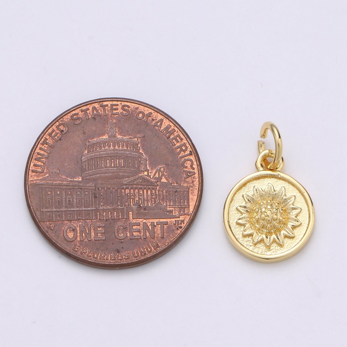 Gold plated Sun Flower Charm, Flower, Floral Bracelet Charm, Coin Disc Charm Necklace Pendant, Findings for Jewelry Making E-067 - DLUXCA