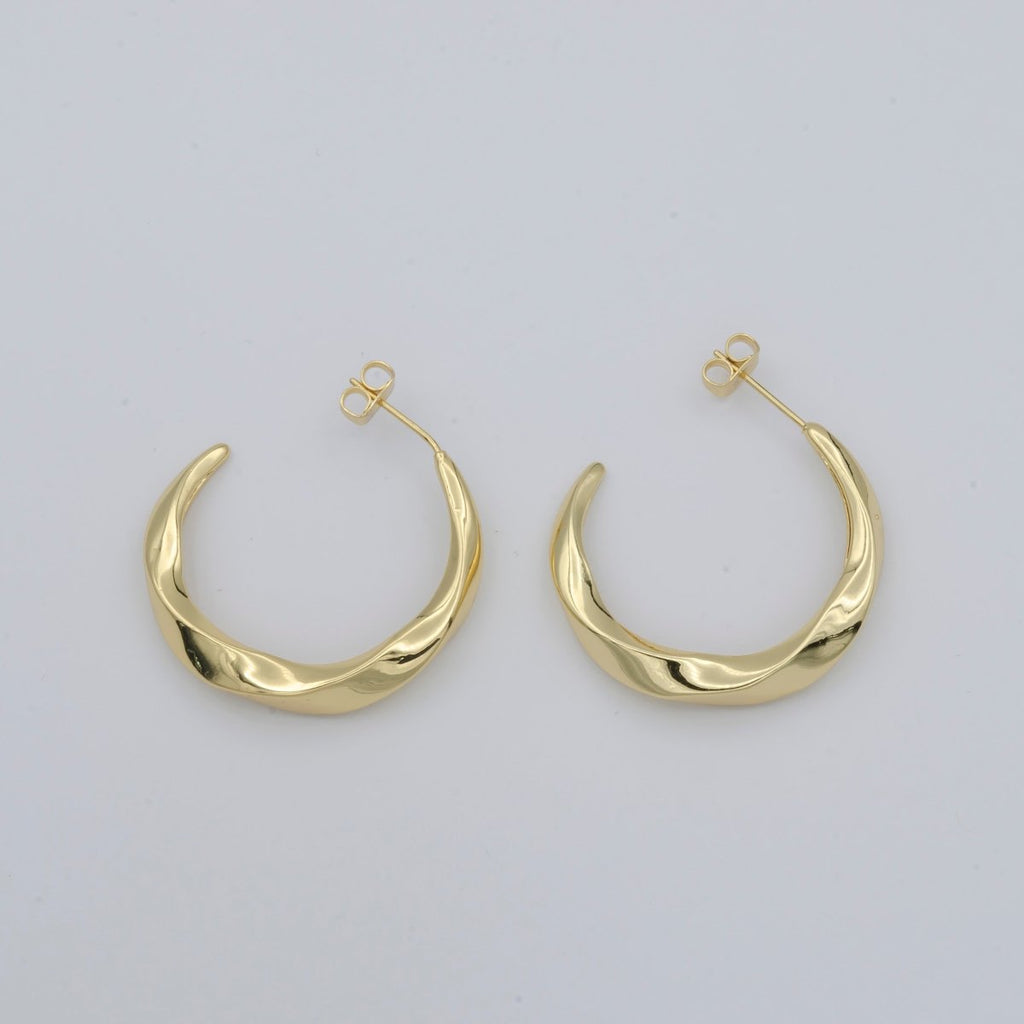 Simple Golden Crescent Model Huggies Earrings, Plain Gold plated Nature Night Object Formal/Casual Daily Wear Earring Jewelry P-117 - DLUXCA