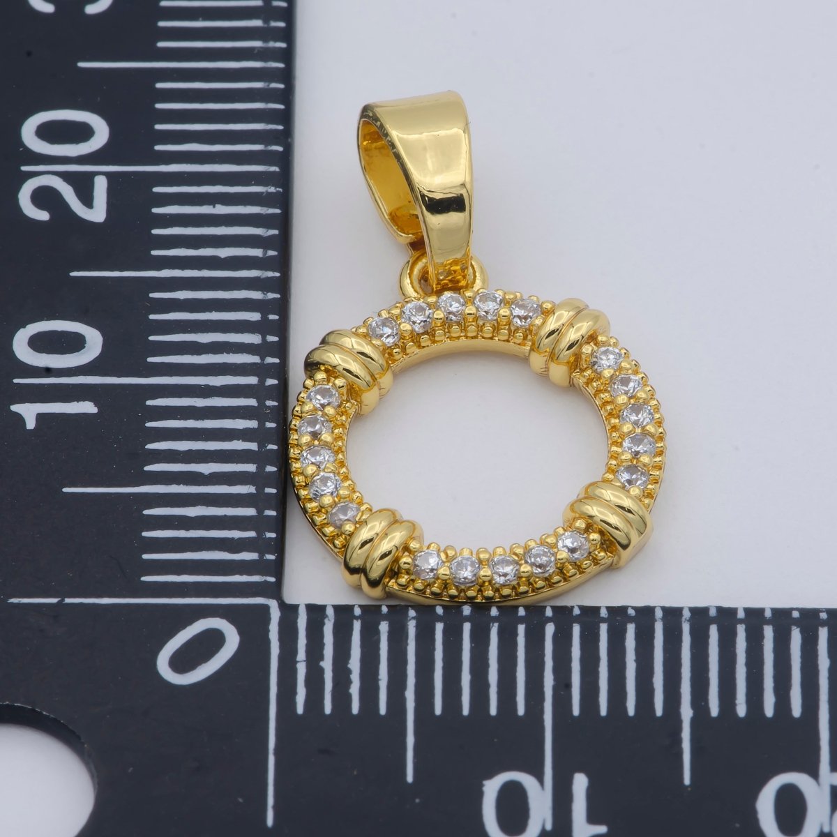 Simple Wreath Gold plated Pendants J-899 - DLUXCA