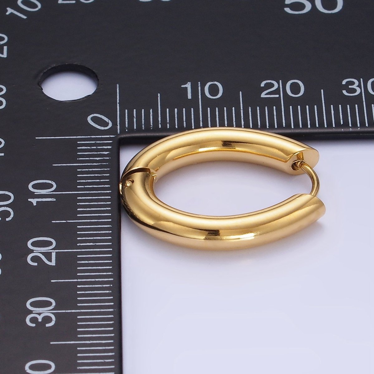 Stainless Steel 25mm Minimalist Oblong Hoop Earrings in Gold & Silver | P446 P447
