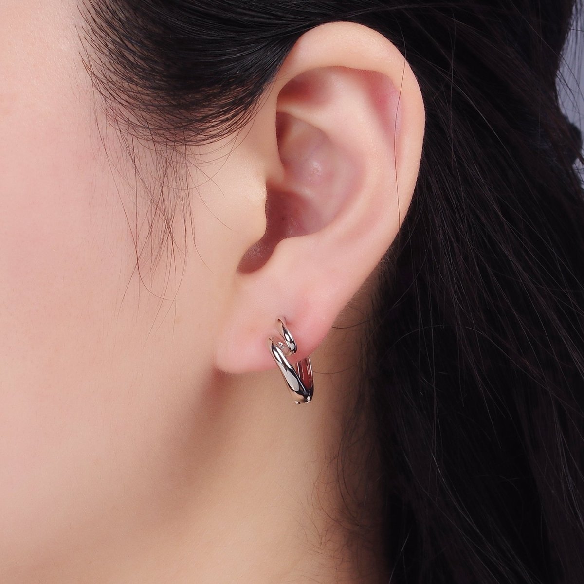 White Gold plated 15mm Circling Band Minimalist Huggie Earrings | Q276 - DLUXCA