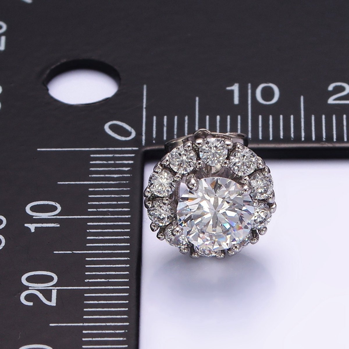 White Gold plated Clear CZ Round Stud Earrings | Q165 - DLUXCA